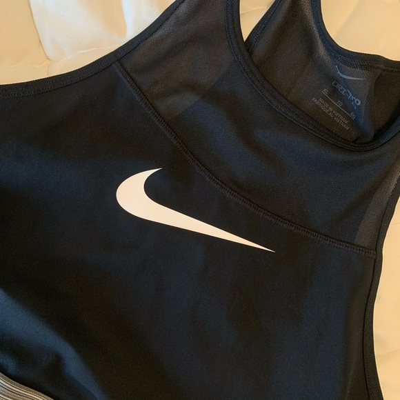 Nike Pro Training Dri Fit Cropped Tank - Picture 3 of 4